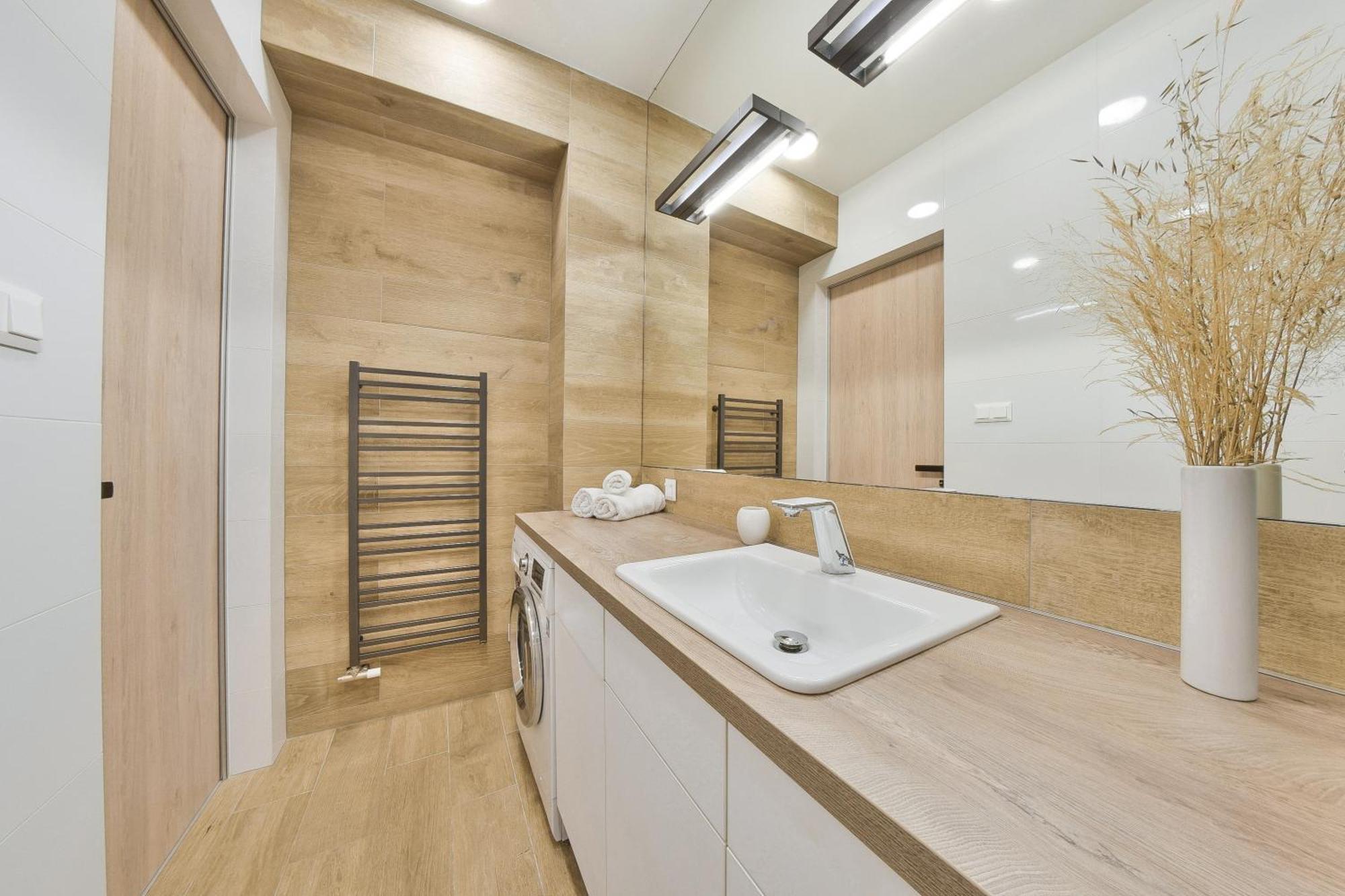 Chalupku: Luxe Central Apartment with Parking & Balcony Banska Bystrica Exterior photo