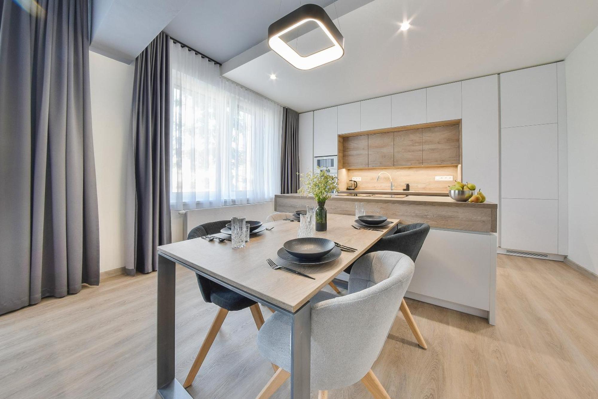 Chalupku: Luxe Central Apartment with Parking & Balcony Banska Bystrica Exterior photo
