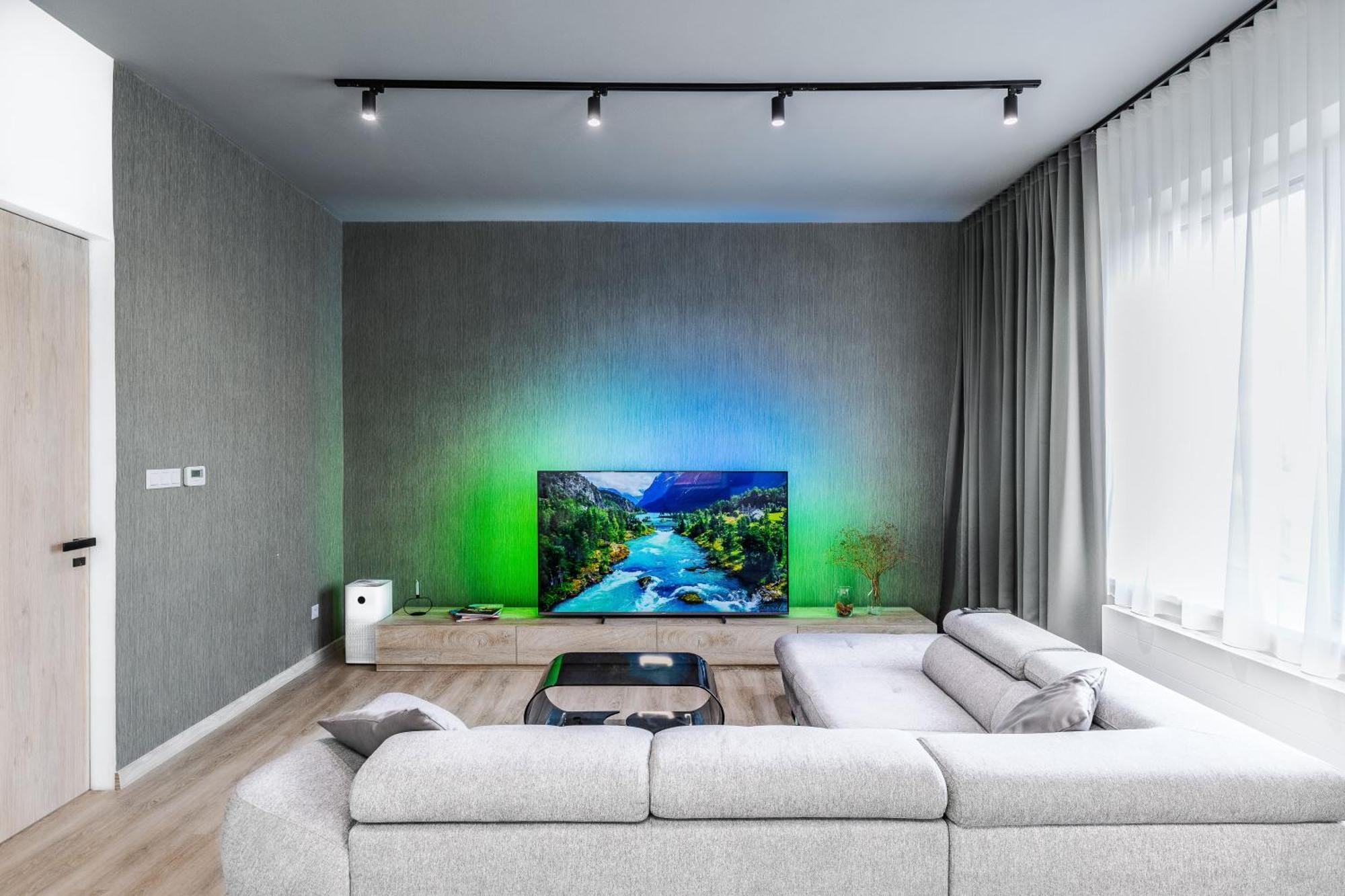 Chalupku: Luxe Central Apartment with Parking & Balcony Banska Bystrica Exterior photo